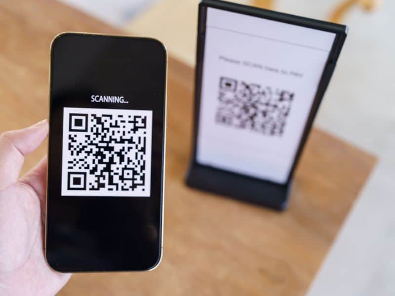 Scanning a QR Code to start making an order